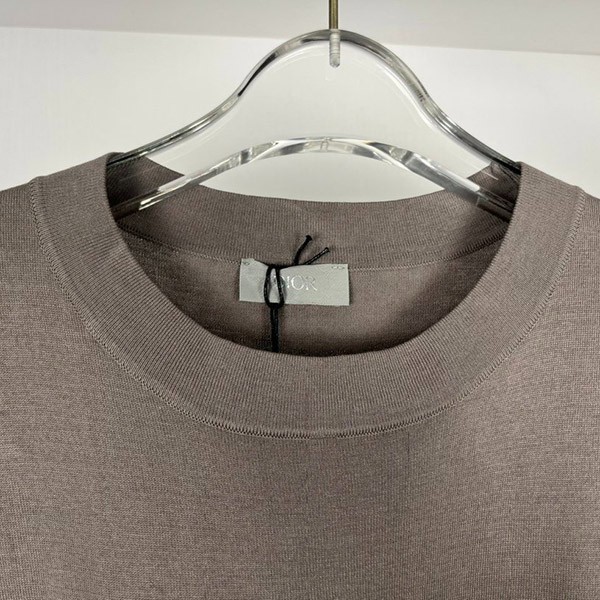 《バックプリントがかっこいい★》ディオール クルーネックTシャツ 偽物 483M648A